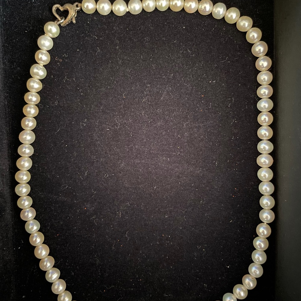 String freshwater pearl necklace heart clasp